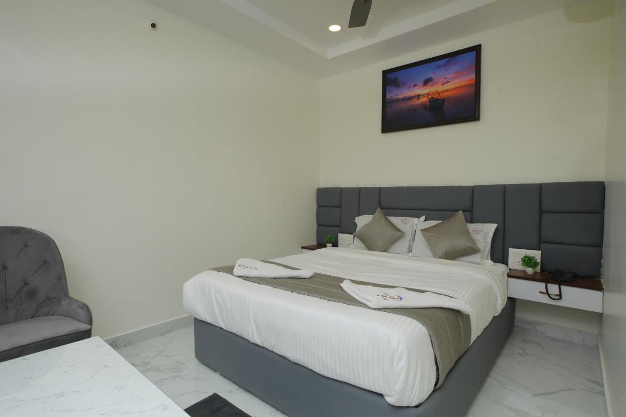 Radha Rani Residency Hotel Khammam Exterior foto