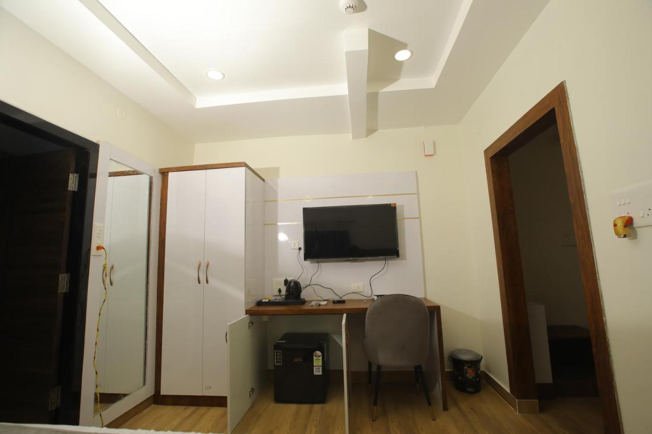 Radha Rani Residency Hotel Khammam Exterior foto